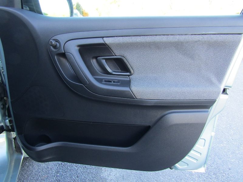 Škoda Fabia (2012) 1.2 12v 44kW ZIMNÍ PNEU - fotka 26 z 34