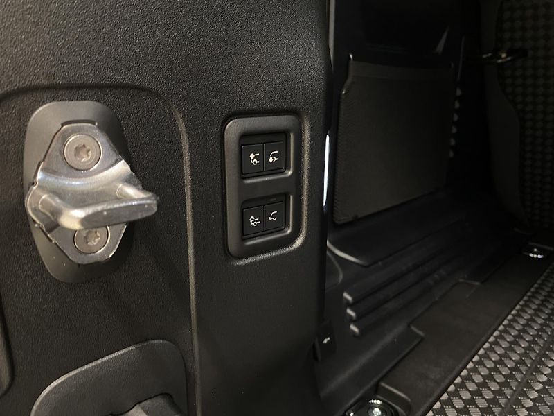 Land Rover Defender (2026) 110 D250 X-DYNAMIC SE AWD AUT - fotka 55 z 56