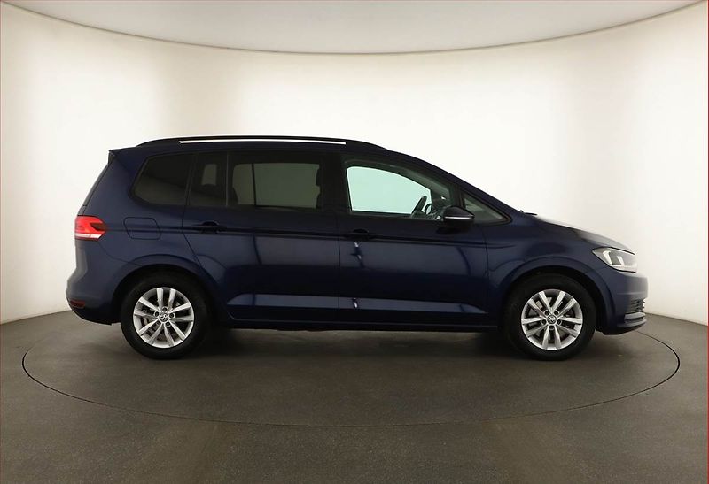 Volkswagen Touran (2016) 1.6 TDI, Automat, Serv.kniha - fotka 6 z 17