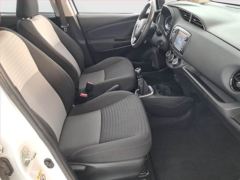 Toyota Yaris (2018) 1.5 Dual VVT-i, Serv.kniha - fotka 9 z 16