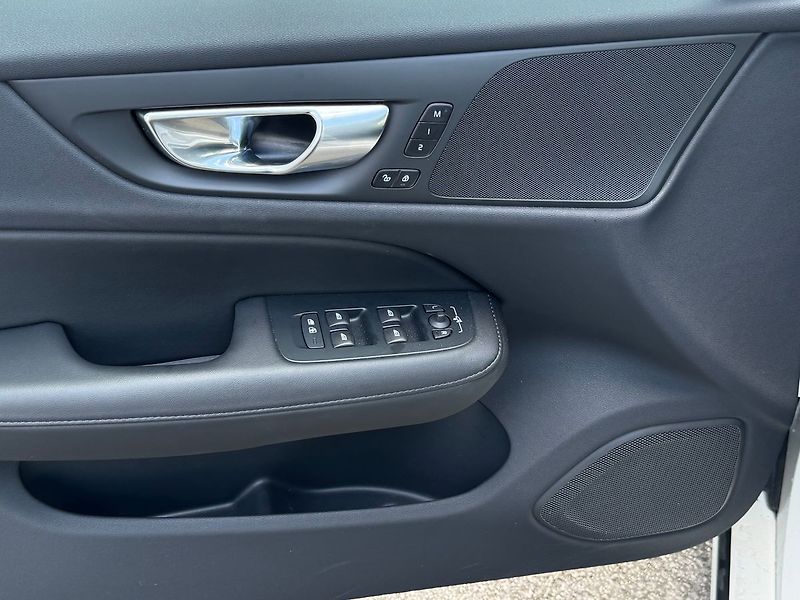 Volvo V60 PLUS DARK B4,FULL LED,ACC - fotka 9 z 23