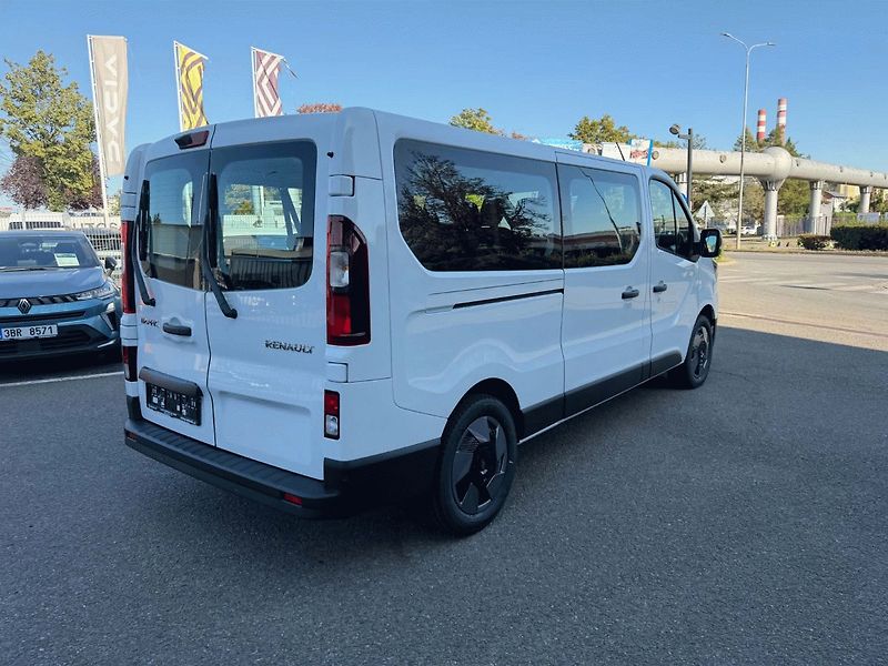 Renault Trafic (2026) L2 Equilibre Blue dCi 150 Comb - fotka 5 z 21