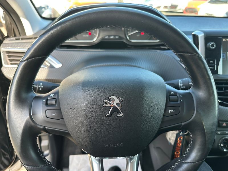 Peugeot 208 (2015) 1,2Turbo 81kw Style - fotka 19 z 25