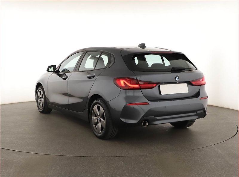 BMW Řada 1 (2020) 116d, Automat, Navi, Tempomat - fotka 4 z 21