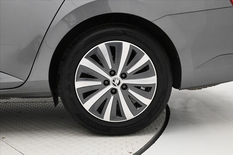 Škoda Superb 2,0 TDI 147 kW DSG Style Záruk - fotka 32 z 32