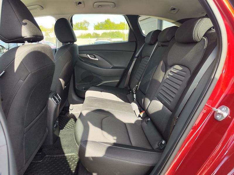Hyundai i30 1.5 T-GDI/103kW Style - fotka 12 z 34