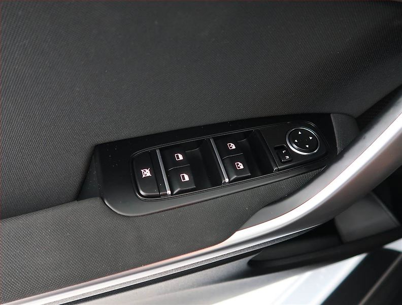 Kia Ceed (2024) 1.5 T-GDI - fotka 20 z 22