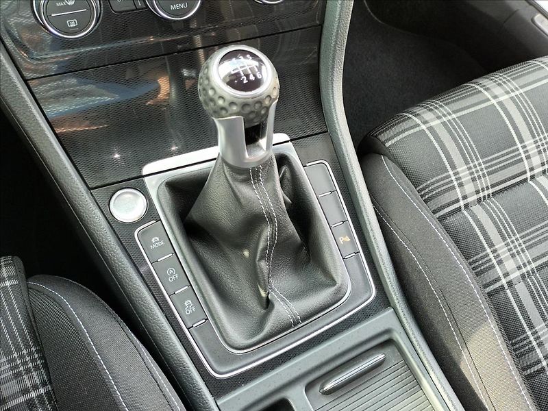 Volkswagen Golf 2,0 TDI,GTD,135KW,NAVI,XENON - fotka 32 z 50