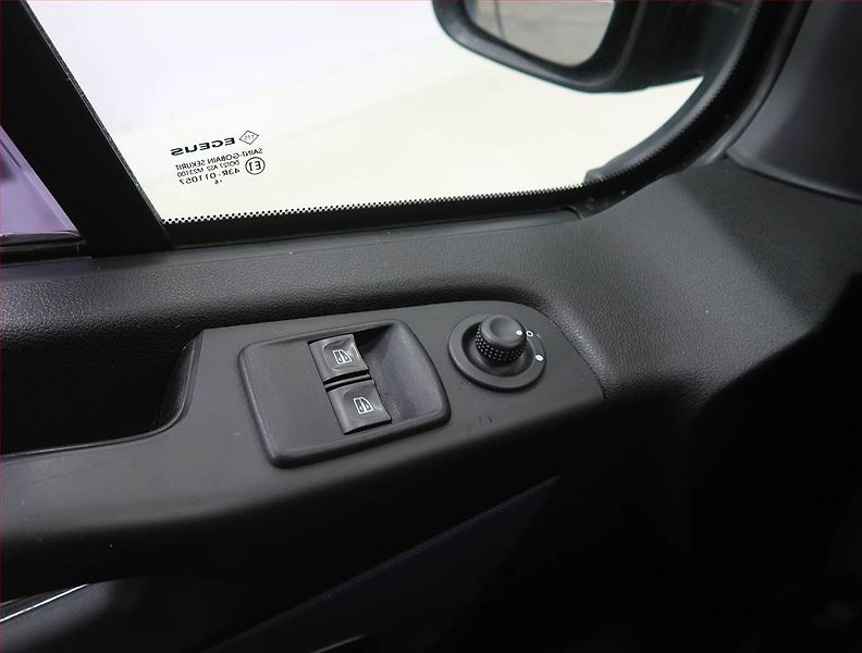 Opel Vivaro (2016) 1.6 BiCDTI, Bus, 9Míst - fotka 18 z 19