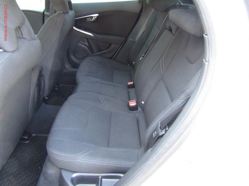 Volvo V40 (2014) 2.0D, AC, bixen, park.asist - fotka 10 z 15
