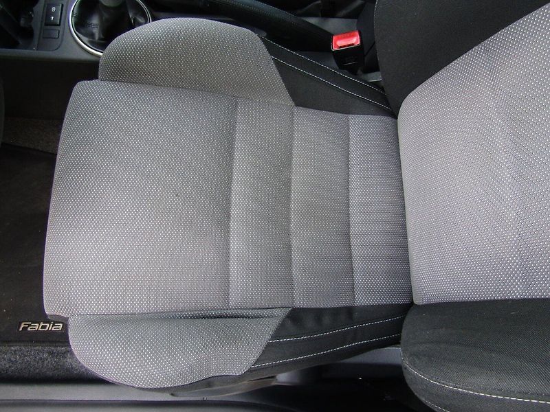 Škoda Fabia (2008) 1.4 16V  63kW  SPORT - fotka 20 z 38