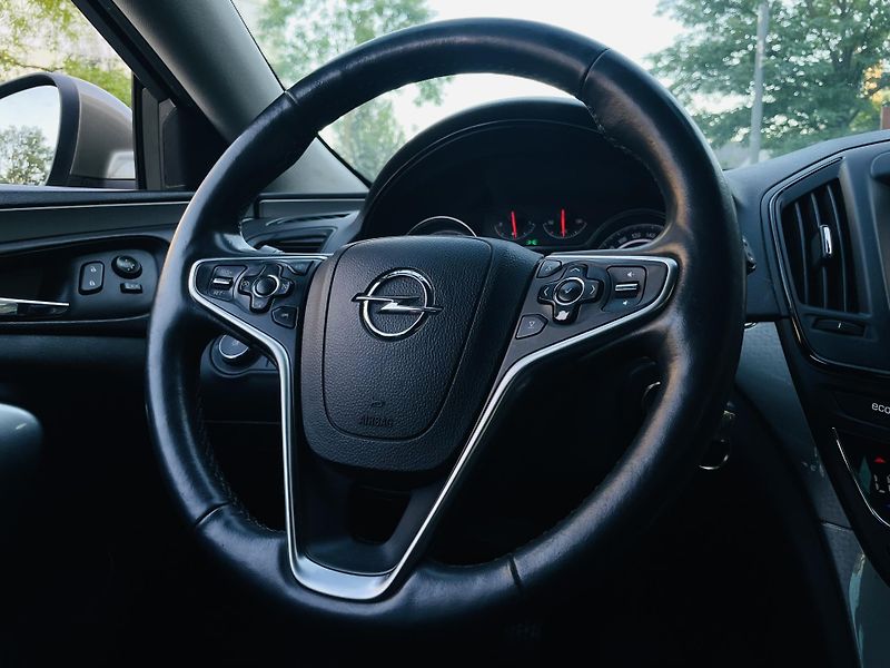 Opel Insignia 2.0CDTi MANUÁL VÝHŘEV LED - fotka 34 z 41