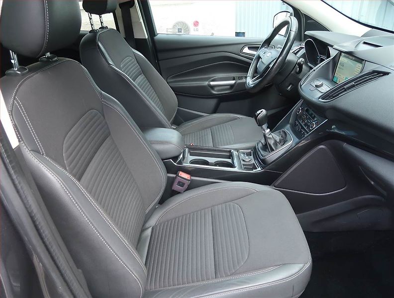 Ford Kuga (2018) 2.0 TDCi, 4X4, ČR,1.maj - fotka 9 z 16