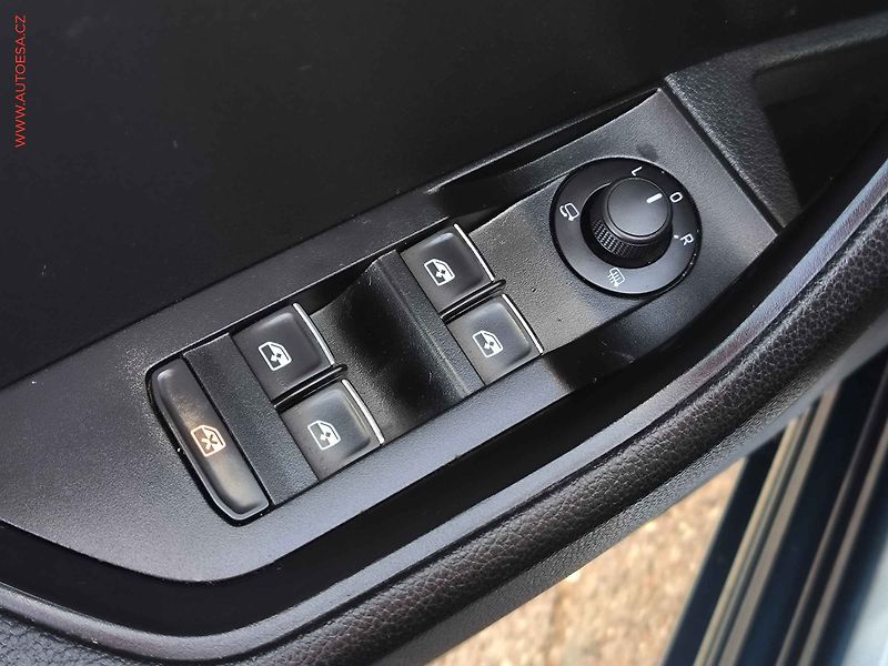 Škoda Superb (2016) 1.8 TSi, Style, DSG, TZ, - fotka 21 z 24