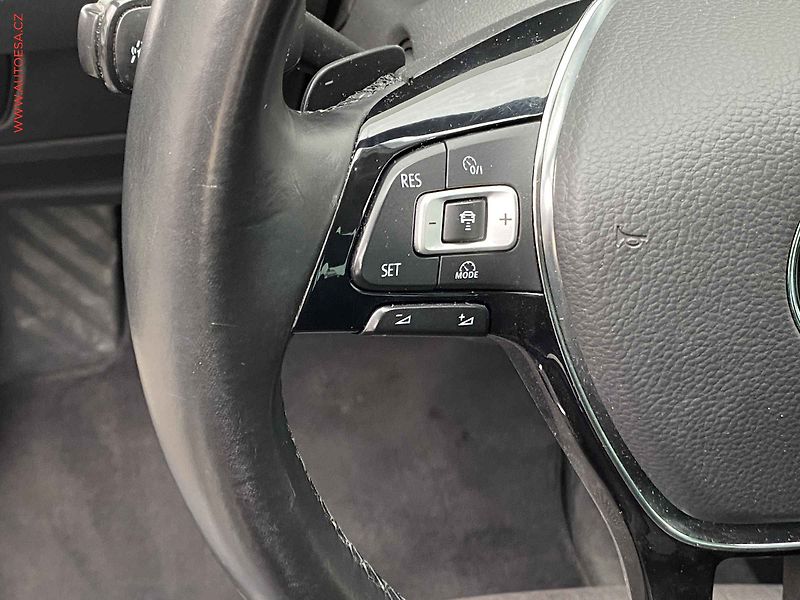 Volkswagen Passat (2015) 2.0TDi, DSG, LED, navi - fotka 14 z 20