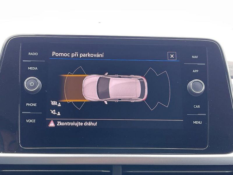 Volkswagen T-Roc (2023) 1.0 TSI 81 kW Life - fotka 17 z 31