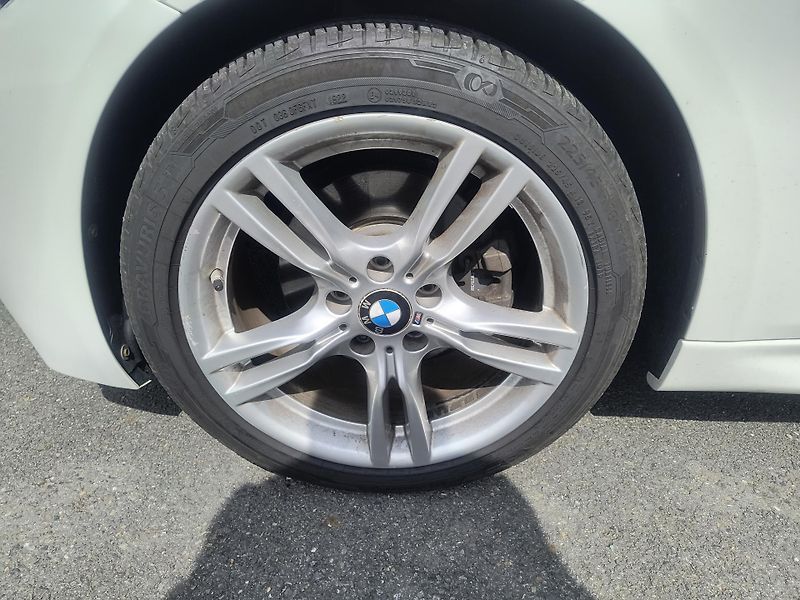 BMW Řada 3 (2019) 320 M XD AT ČR/NAVI/KAMERA/ALU - fotka 16 z 53