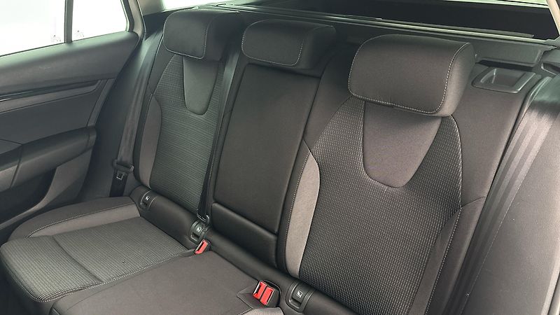 Škoda Octavia 2.0 TDI Ambition Combi - fotka 16 z 24