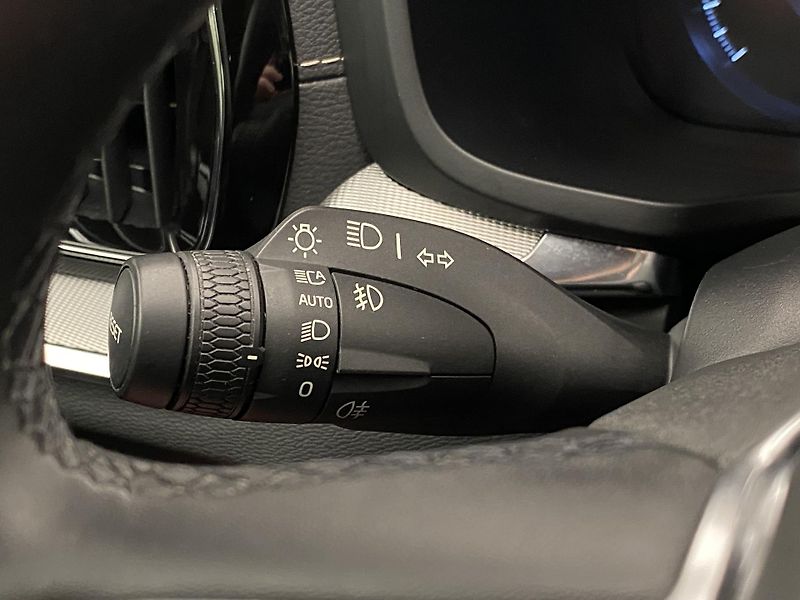 Volvo V60 B4 DARK PLUS AUT  - fotka 22 z 45