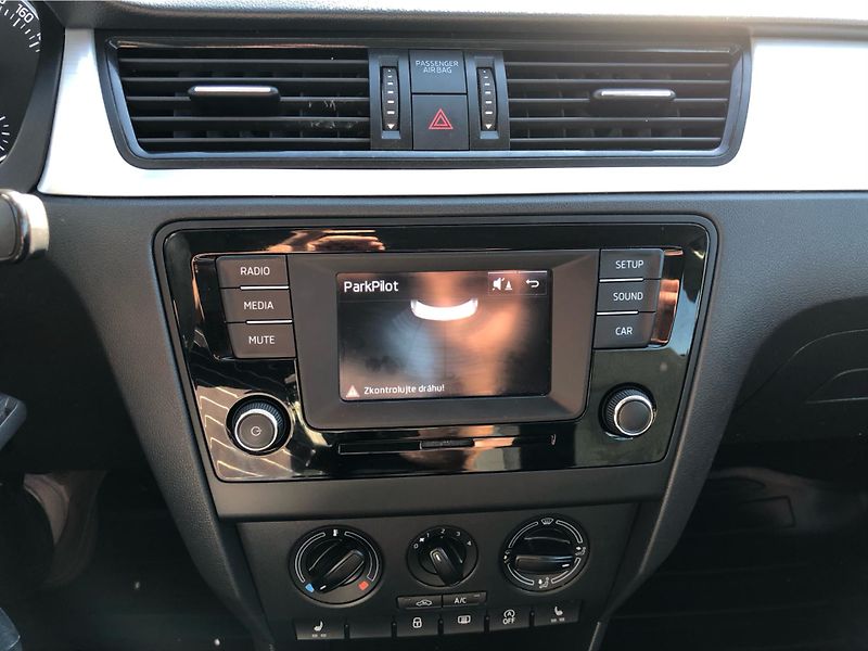Škoda Rapid 1.2 TSi AMBITION - fotka 20 z 28