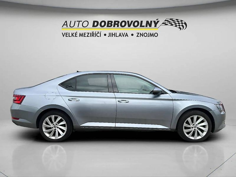 Škoda Superb Liftback 2.0 TDI DSG 140kW 6AT - fotka 10 z 36
