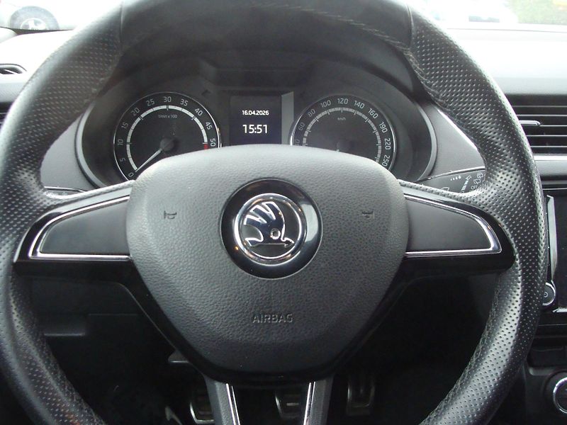 Škoda Octavia 2.0 TDi, 135 kW, RS, klima - fotka 15 z 26