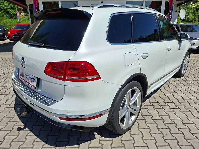 Volkswagen Touareg (2015) 4.2TDI 250kW R-LINE -ČR - fotka 7 z 49