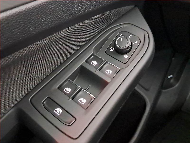 Volkswagen Golf (2021) 2.0 TDI, Automat, Navi - fotka 22 z 22