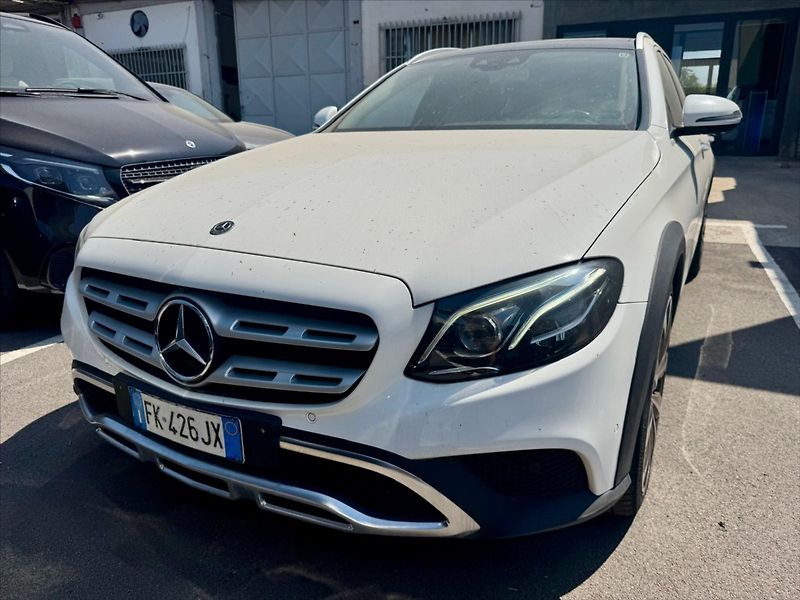 Mercedes-Benz Třídy E 2,0 4Matic Auto All-Terrain od - fotka 1 z 25