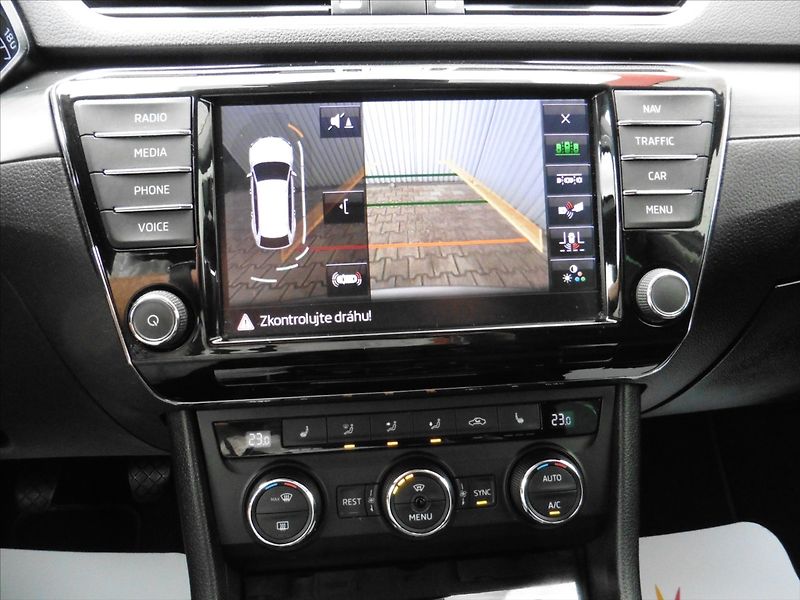 Škoda Superb 2,0 TDi Style Navi  III Combi - fotka 15 z 18