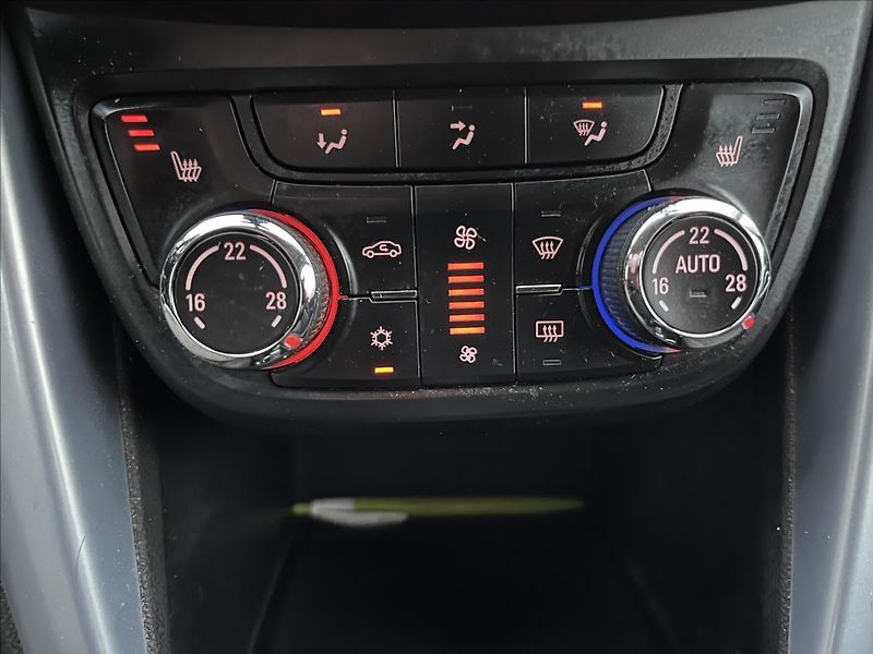 Opel Zafira 1,6 CDTi 100KW TOURER 2xKOLA - fotka 19 z 39