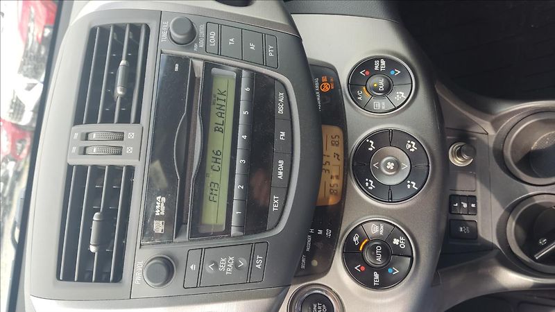 Toyota RAV4 2,2 D-4D 4x4 SOL PREMIUM - fotka 8 z 22