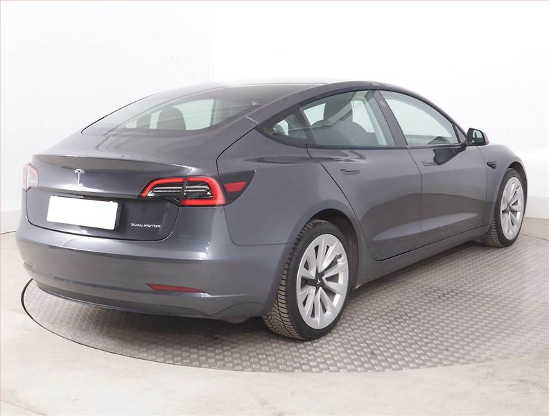 Tesla Model 3 (2021) Long Range 4WD 79kWh, SoH 92% - fotka 5 z 23