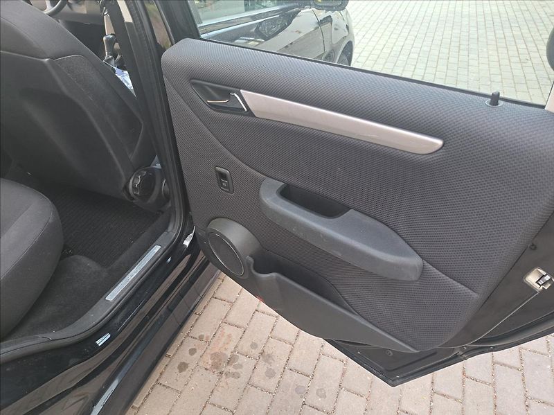 Mercedes-Benz Třídy B B180 i   1,7 - fotka 24 z 35