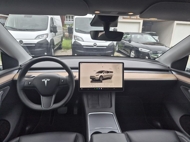 Tesla Model Y LONG RANGE DUAL MOTOR  92% - fotka 10 z 50