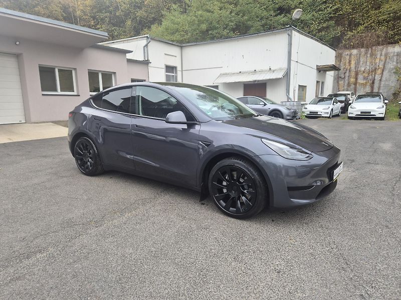 Tesla Model Y RWD 220kw TZ SOH 93,6 % - fotka 3 z 49