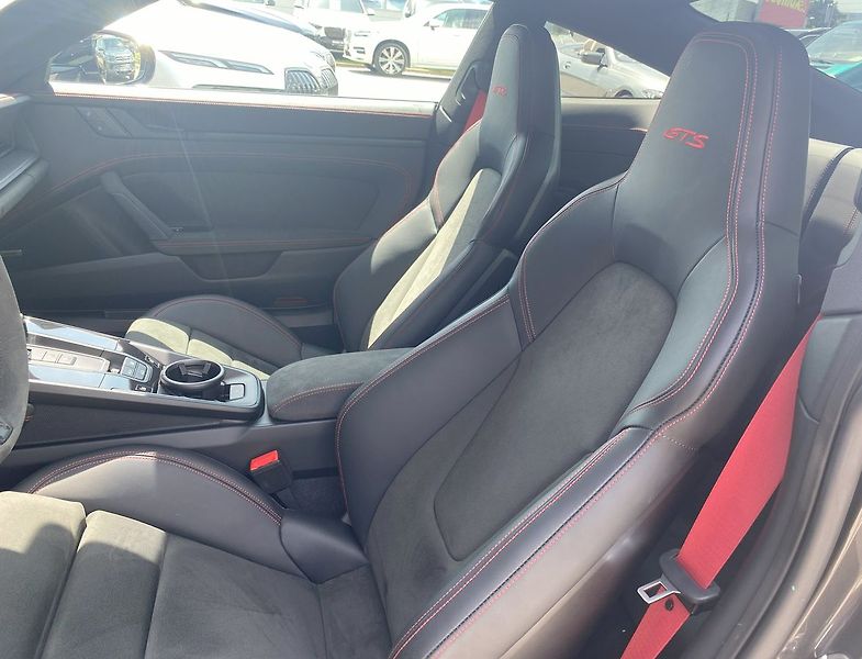 Porsche 911 (2024) Carrera 4 GTS Panorama - fotka 27 z 32
