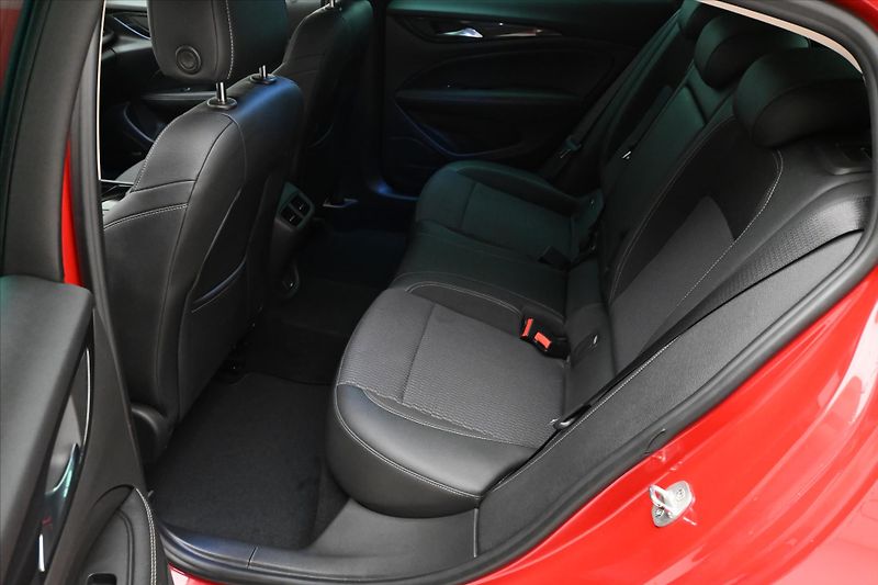 Opel Insignia 1,5 CDTI 90kW AT Záruka až 5 l - fotka 14 z 29