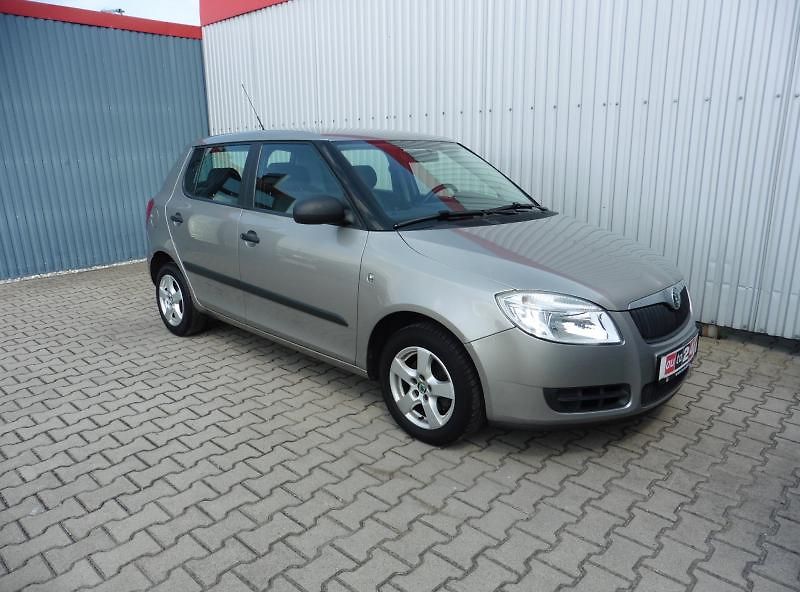 Škoda Fabia II 1.2i Ambition 1.maj. - fotka 2 z 11
