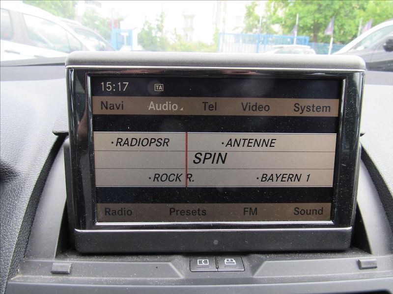 Mercedes-Benz Třídy C 2,5 i C 230 V6 150kW Automat - fotka 16 z 33