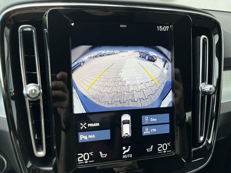 Volvo XC40 FWD T2 Core - fotka 27 z 44