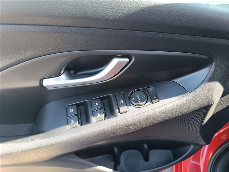 Hyundai i30 1,4 T-GDi Comfort - fotka 14 z 17