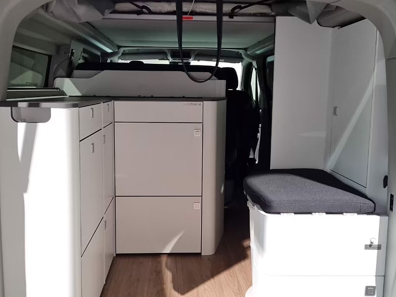 Ford Tourneo Custom (2026) Nugget Titanium 320 L2 - fotka 6 z 12