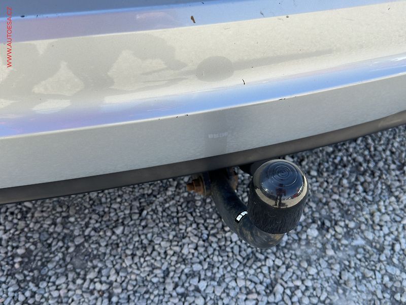 Volkswagen Sharan (2015) 2.0 TDi, AC, výhřev sed - fotka 17 z 19