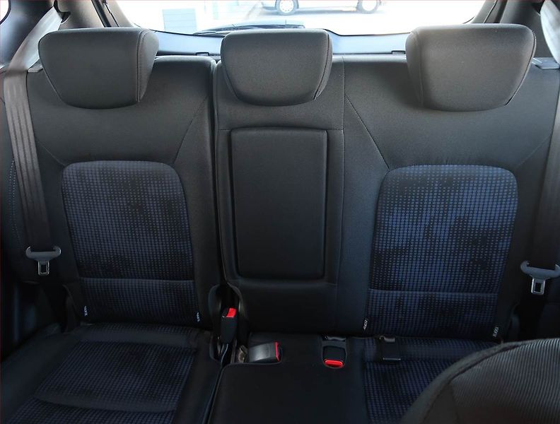 Hyundai ix20 (2014) 1.4 CVVT, ČR,1.maj - fotka 10 z 15