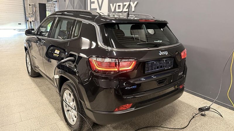 Jeep Compass (2021) 1.3i 4x4,PHEV,50km dojezd - fotka 16 z 51