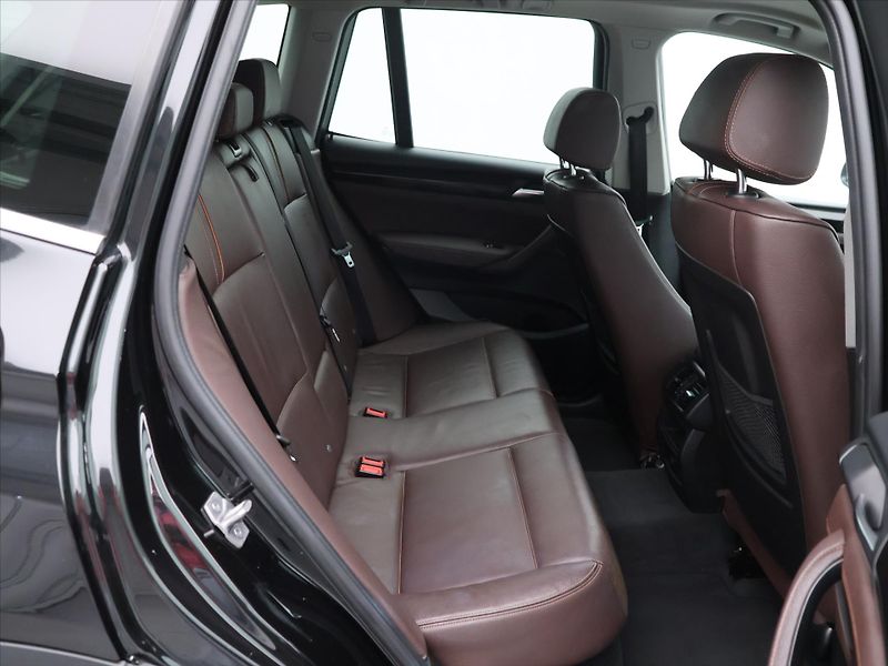 BMW X3 2,0 xDrive20i 135kW X-line DPH - fotka 14 z 32