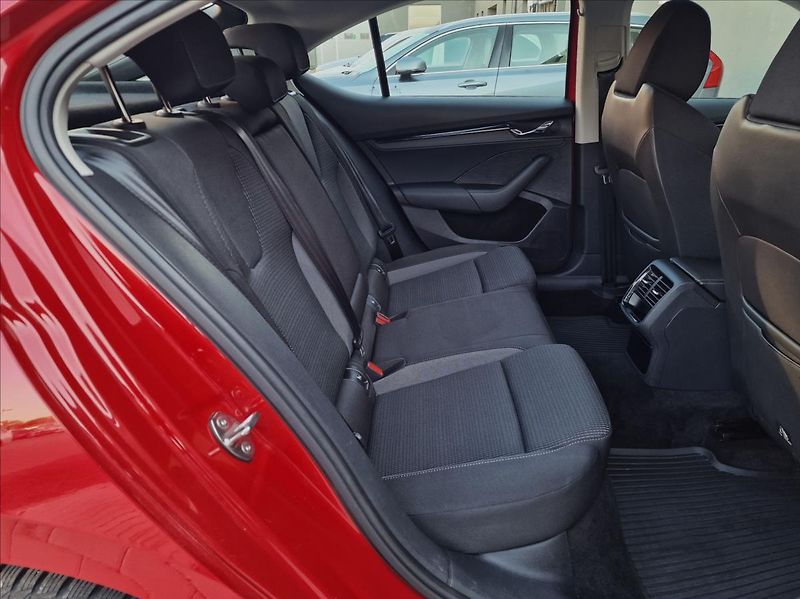 Škoda Octavia 2.0 TDI DSG,původ ČR,1.Maj - fotka 15 z 50