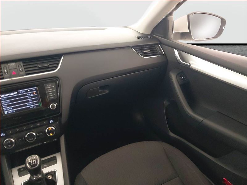 Škoda Octavia (2014) Elegance 1.4 TSI, Tempomat - fotka 8 z 19