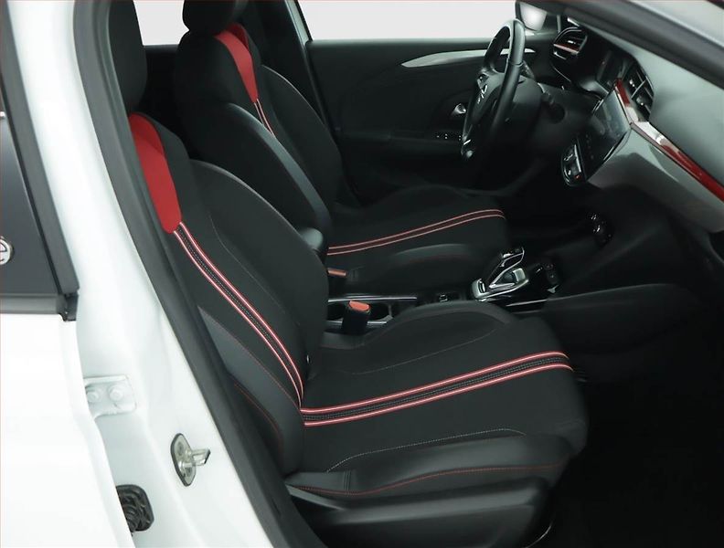 Opel Corsa (2021) GS-Line 50 kWh, SoH 90% - fotka 9 z 19
